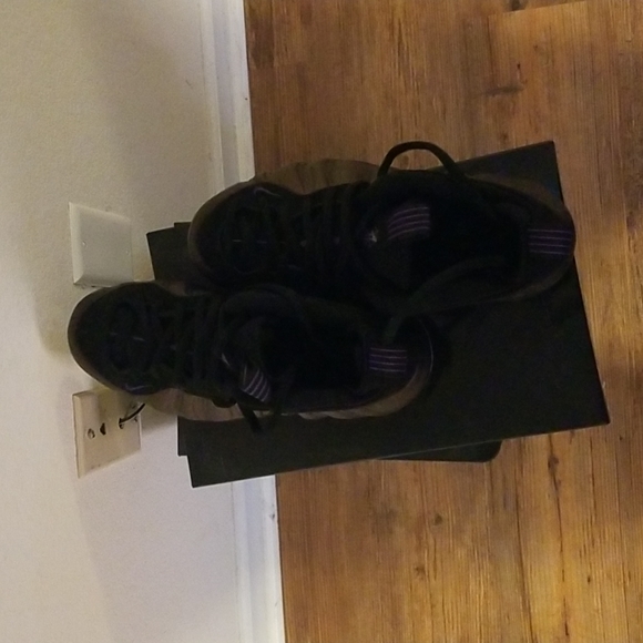 Basketball Shoes - Picture 3 of 5